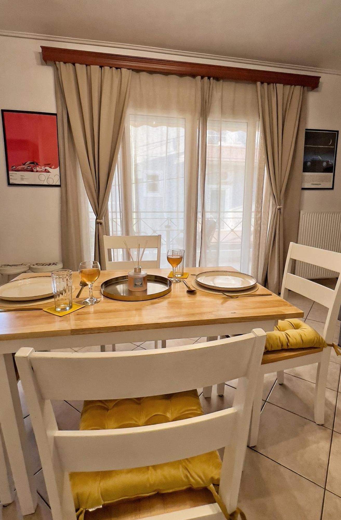 H&H Cozy Retreat Apartment Пирея Екстериор снимка