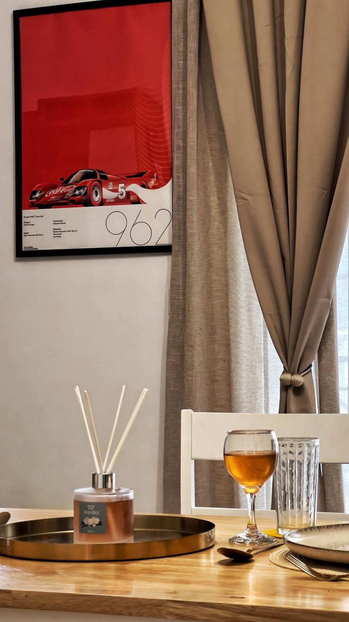 H&H Cozy Retreat Apartment Пирея Екстериор снимка