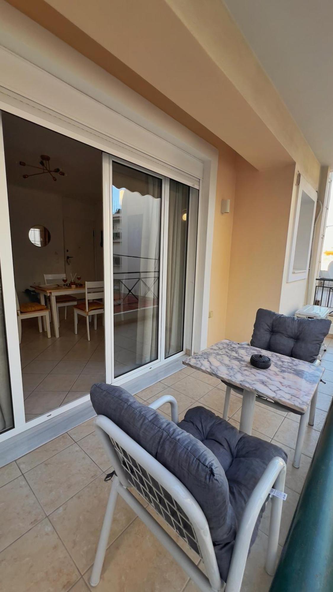 H&H Cozy Retreat Apartment Пирея Екстериор снимка