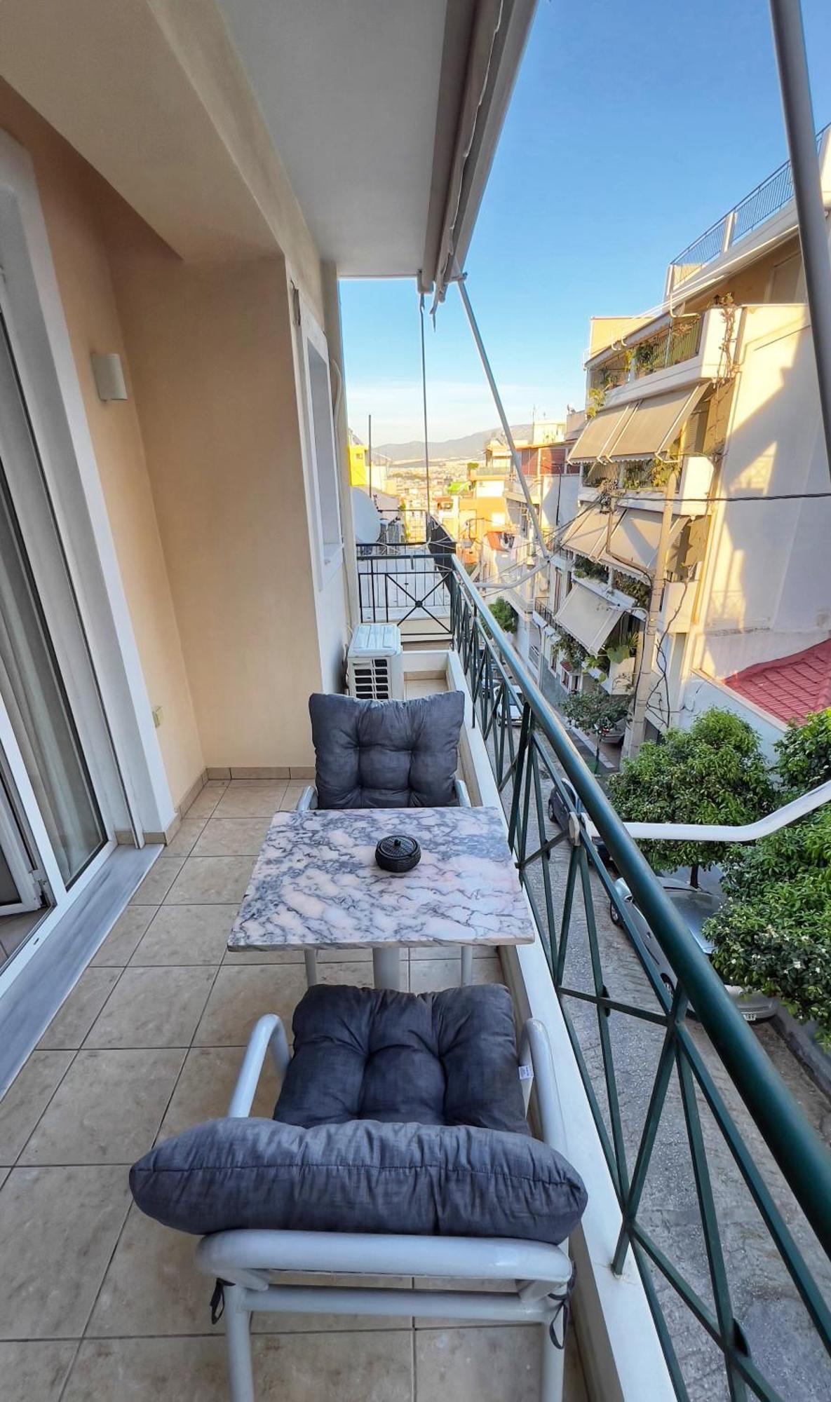H&H Cozy Retreat Apartment Пирея Екстериор снимка